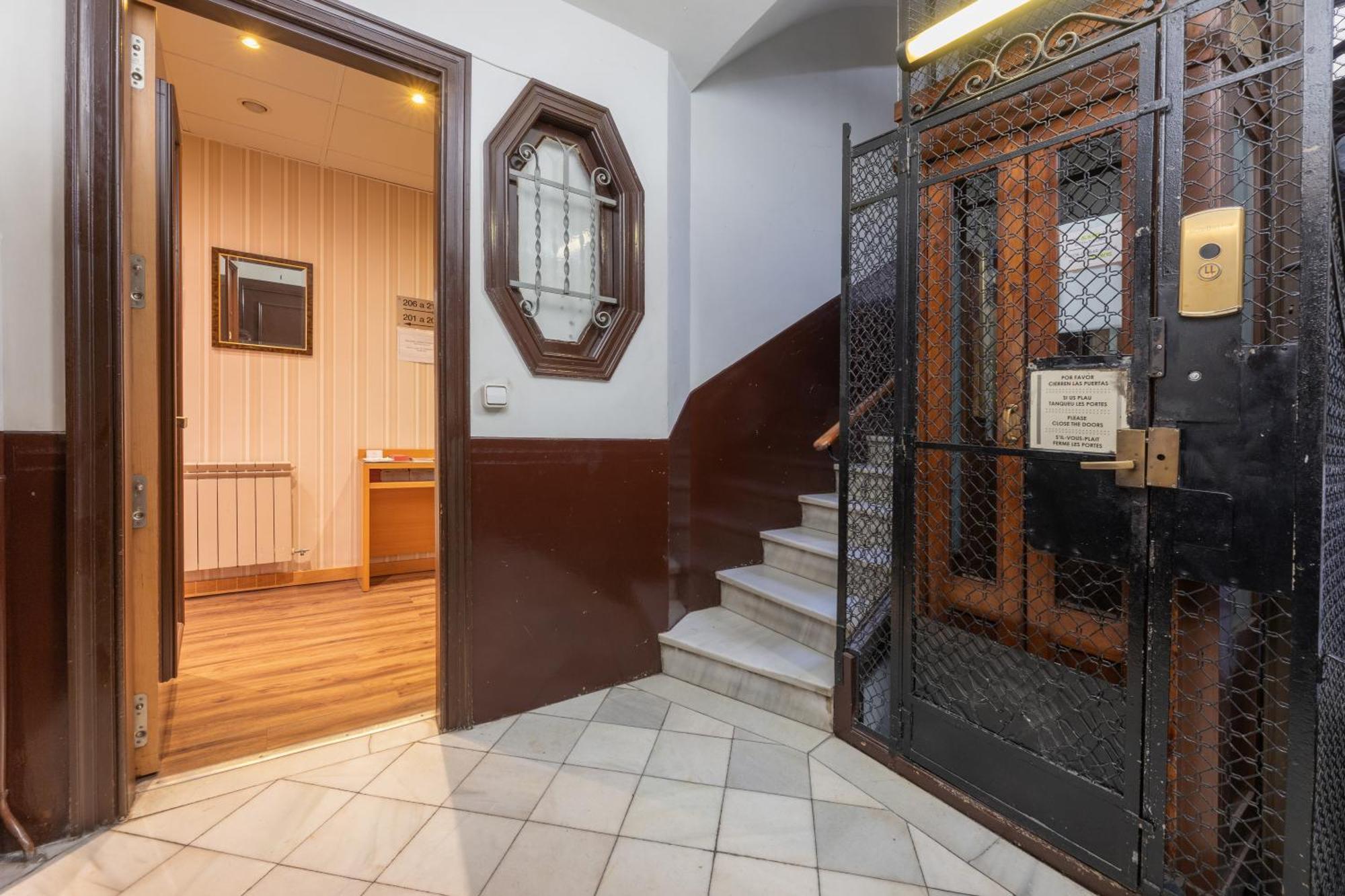 Hotel Lyon Barselona Dış mekan fotoğraf