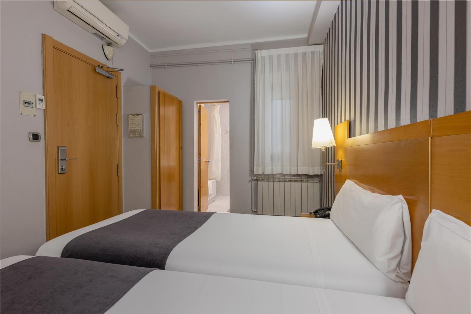 Hotel Lyon Barselona Dış mekan fotoğraf