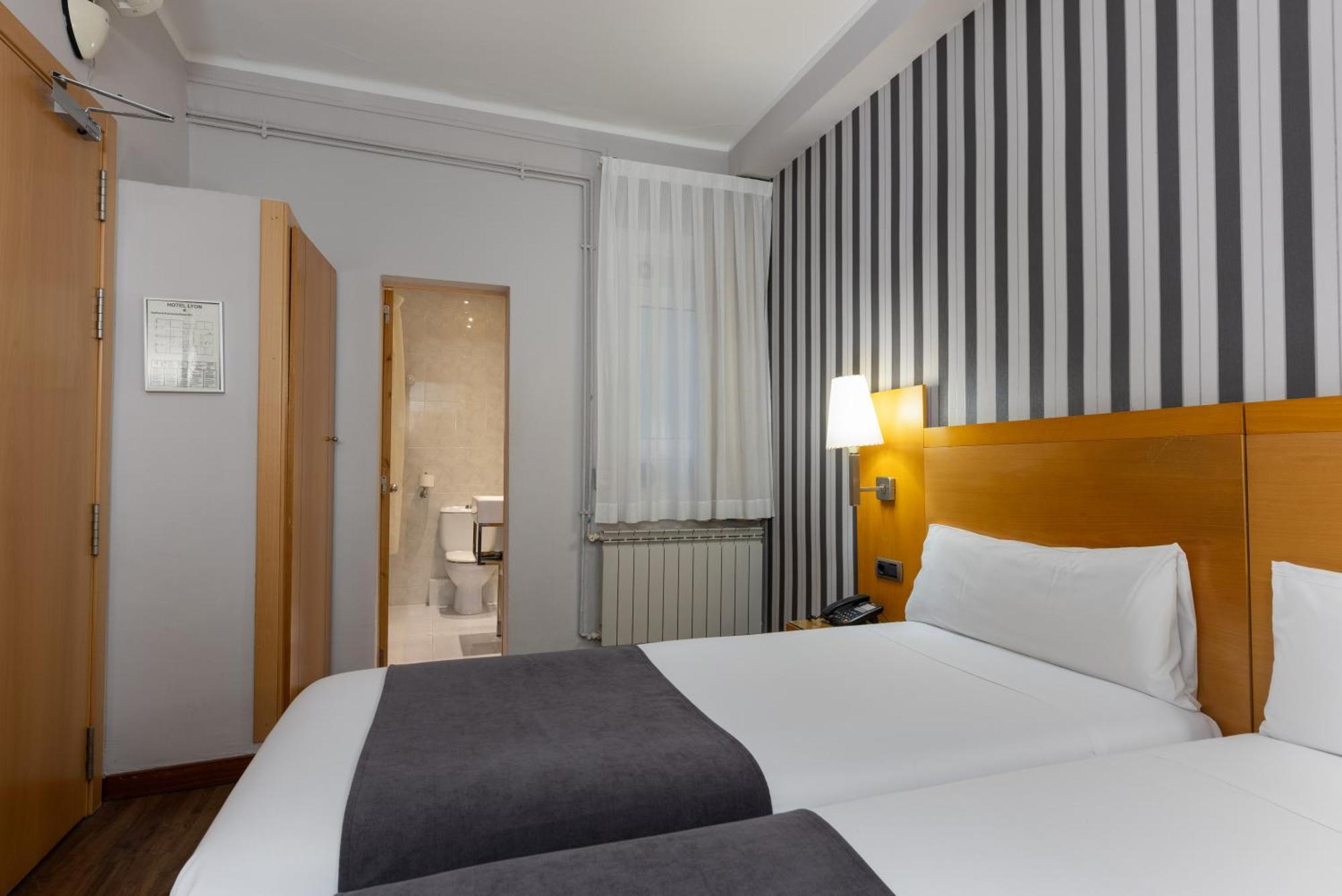 Hotel Lyon Barselona Dış mekan fotoğraf