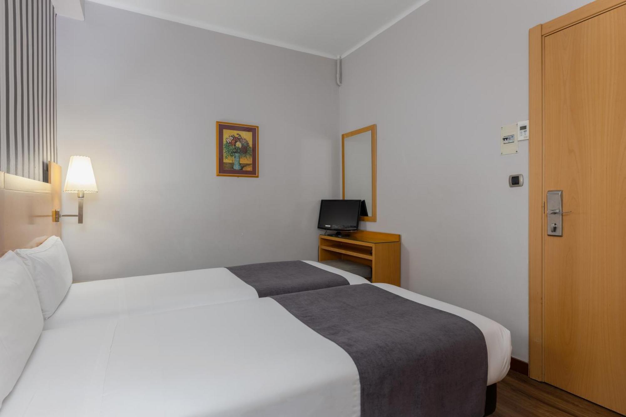 Hotel Lyon Barselona Dış mekan fotoğraf