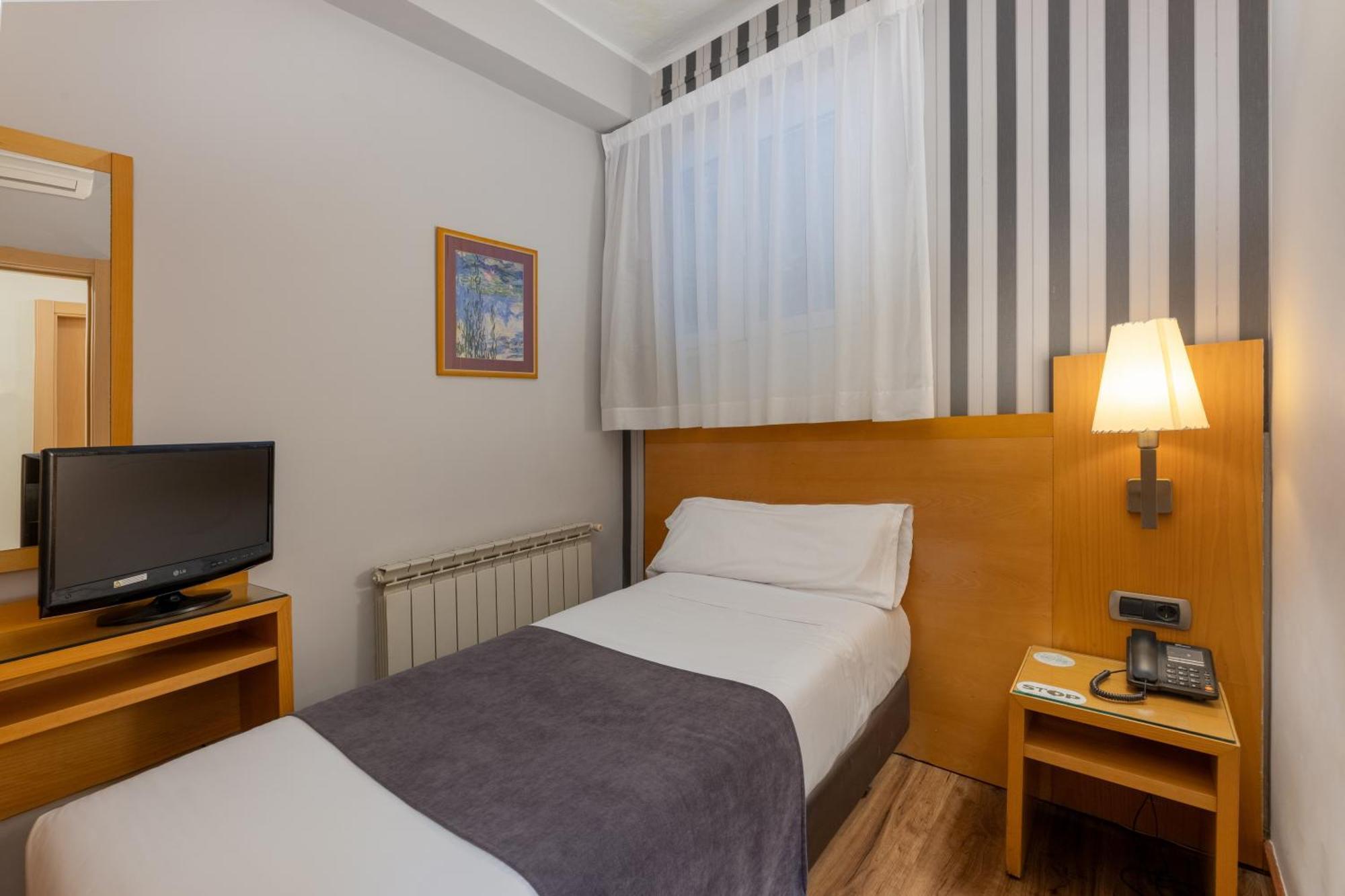 Hotel Lyon Barselona Dış mekan fotoğraf