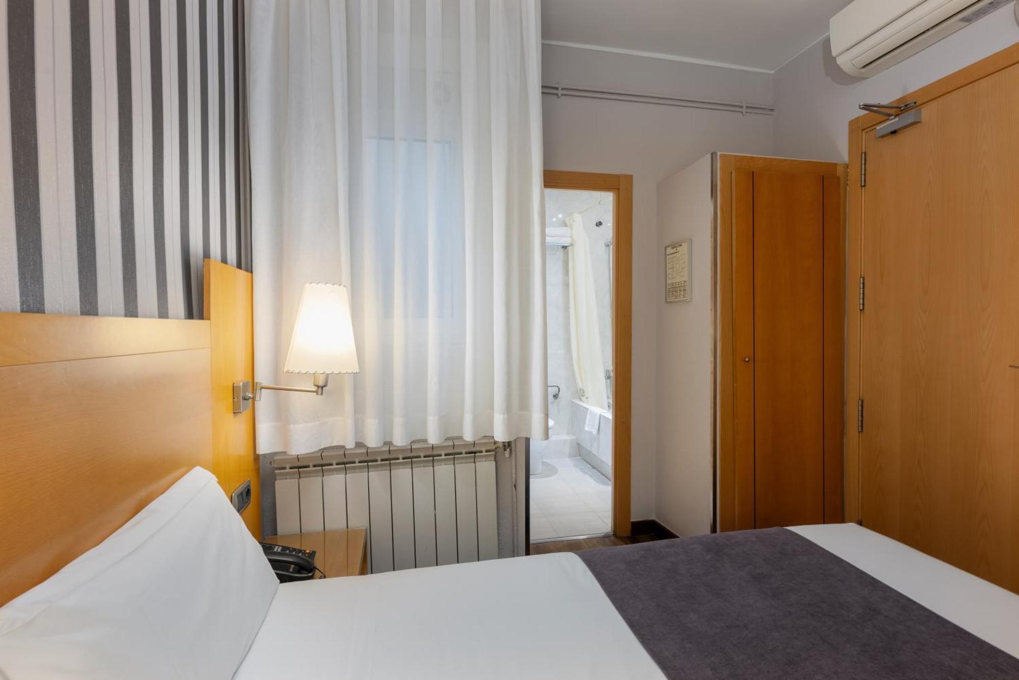 Hotel Lyon Barselona Dış mekan fotoğraf