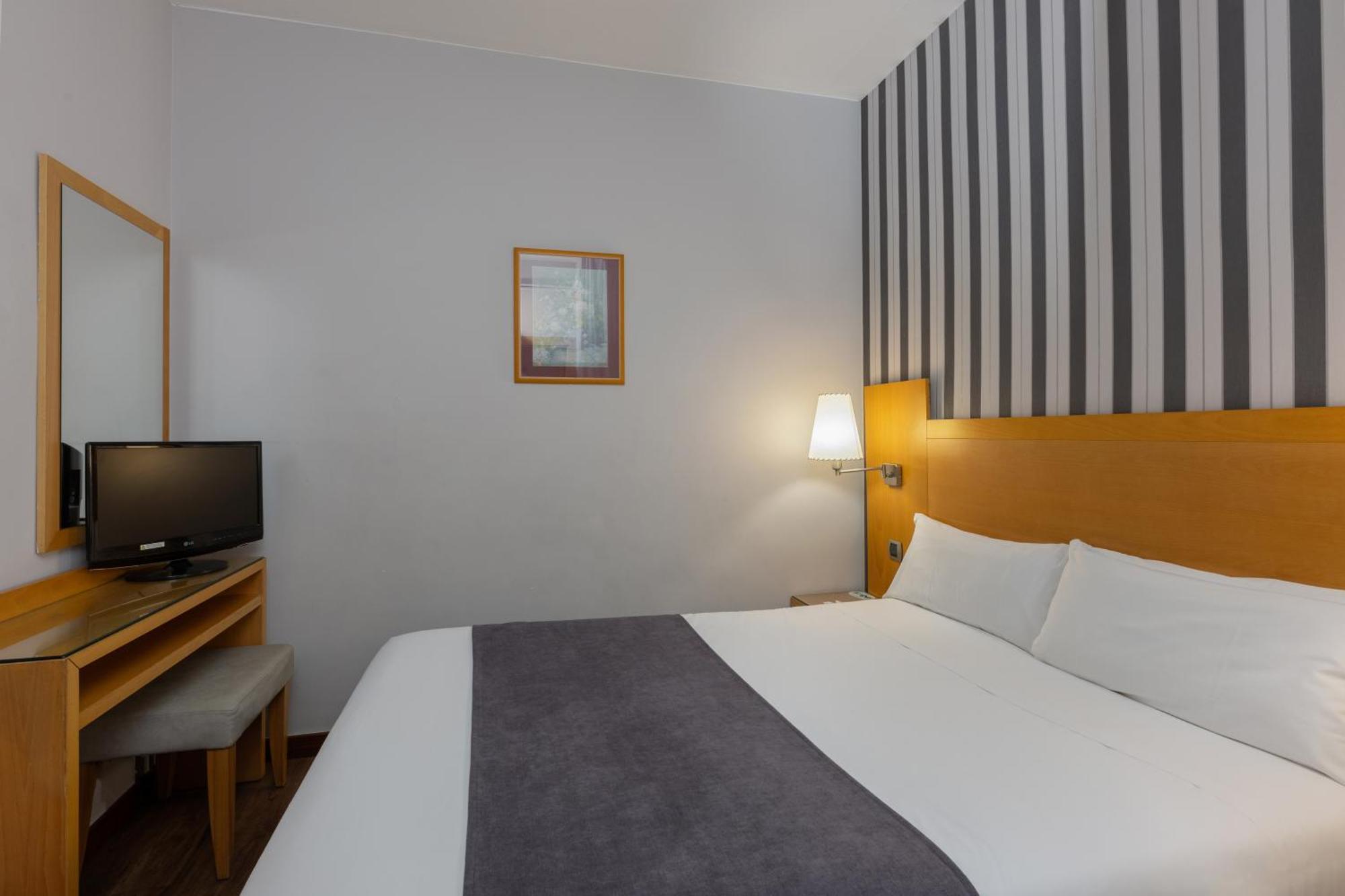 Hotel Lyon Barselona Dış mekan fotoğraf