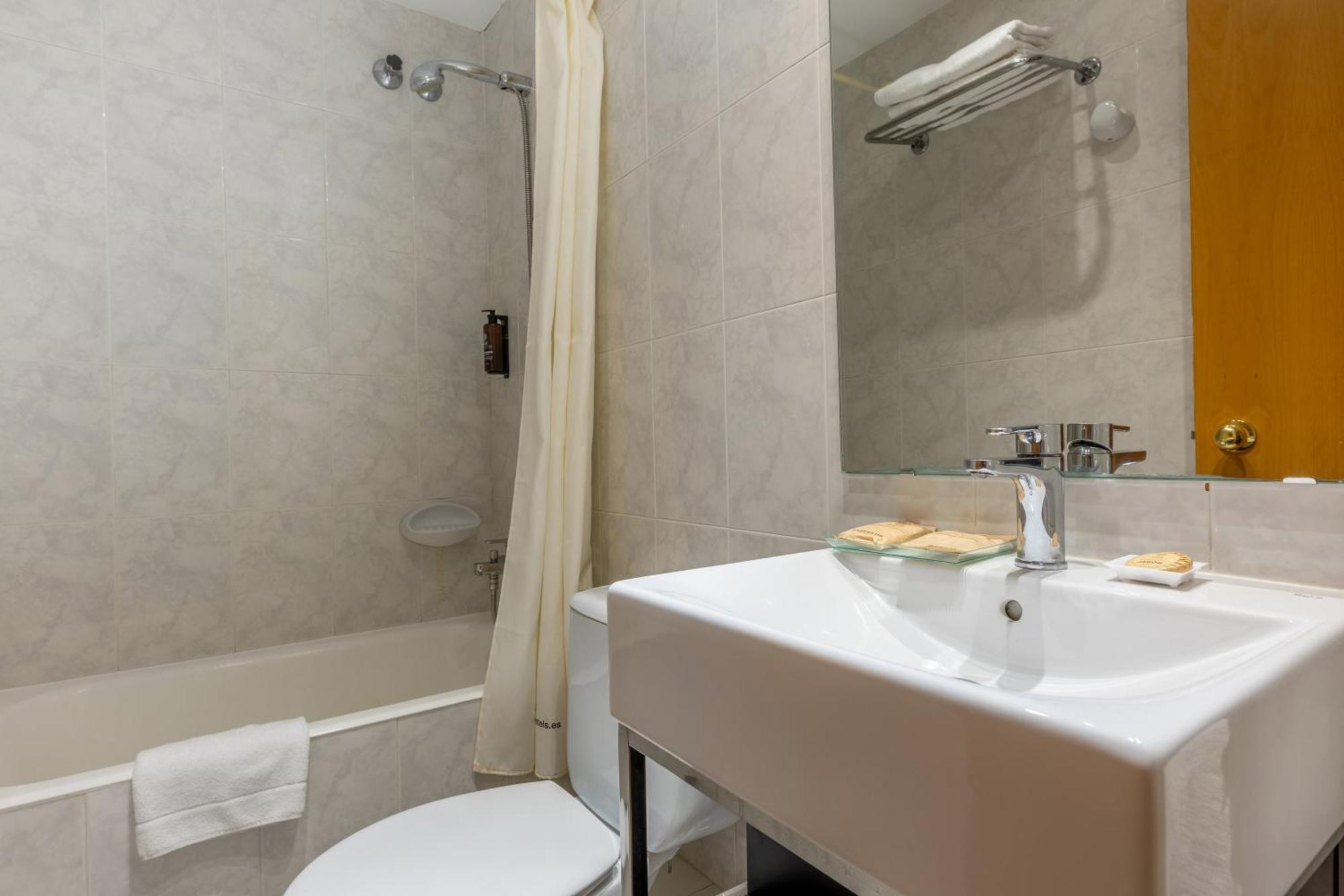 Hotel Lyon Barselona Dış mekan fotoğraf