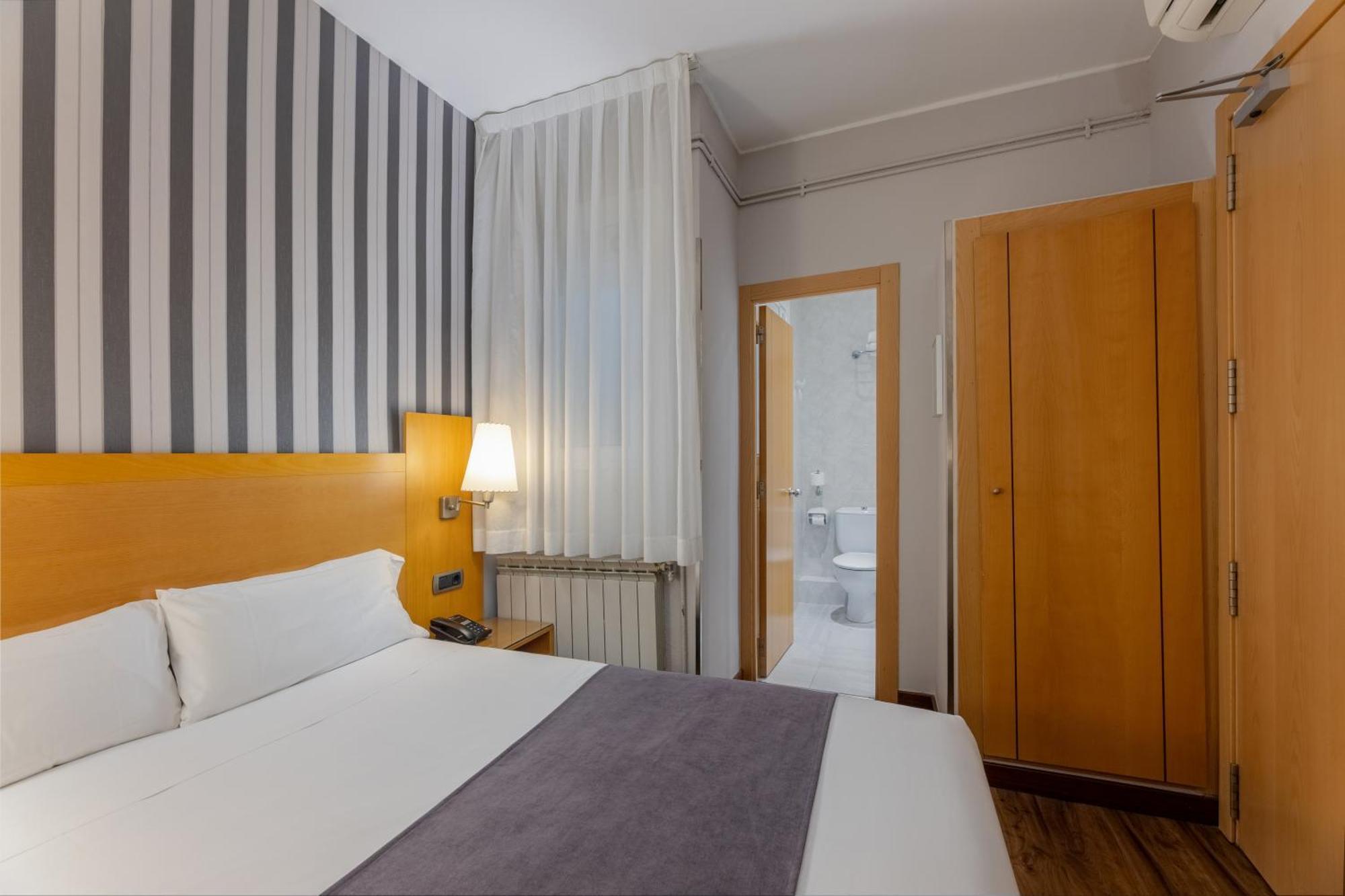Hotel Lyon Barselona Dış mekan fotoğraf